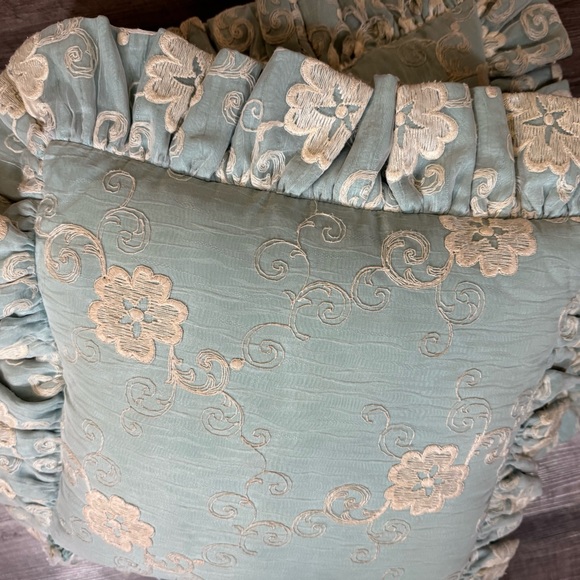 VTG Set of Two Floral Lace Square Decorative Throw Pillow White-Blue 13”x13” - Picture 7 of 11